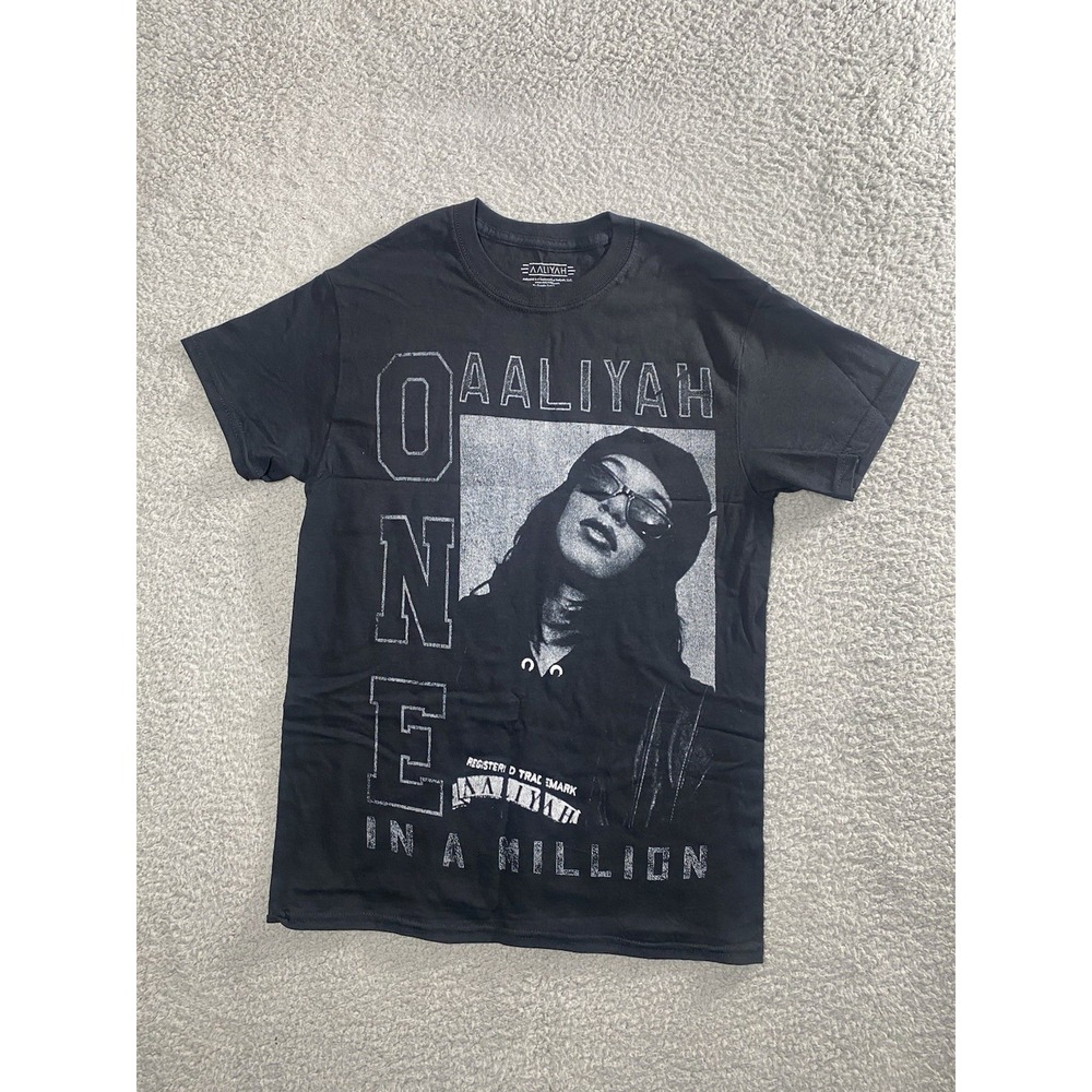 Aaliyah One In A Million Portrait Black T-Shirt Crew‎ Neck Unisex Size Small